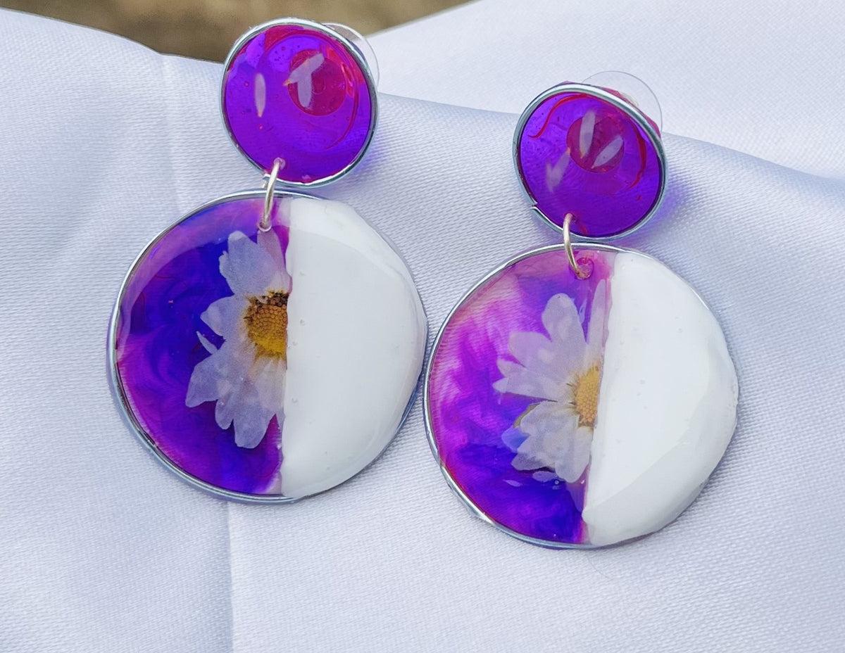 Midnight Blossom Resin Stud Earrings - Purple & White Split Design with Preserved Daisy